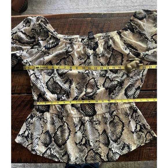 Rue 21 Snake/Python print Womens scooped necked top/blouse/shirt, Size XL - Picture 10 of 16